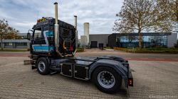 20251019-Tom-Holding-00006